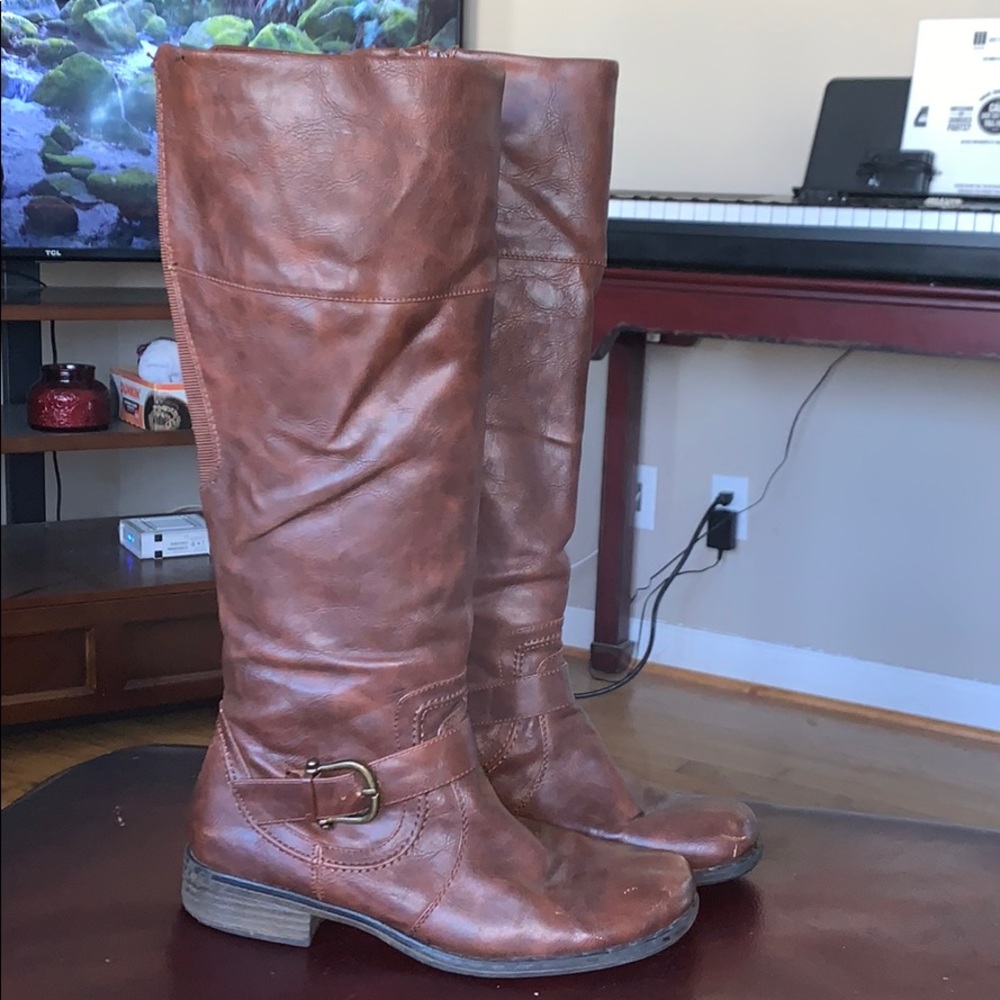 knee-high leather boots